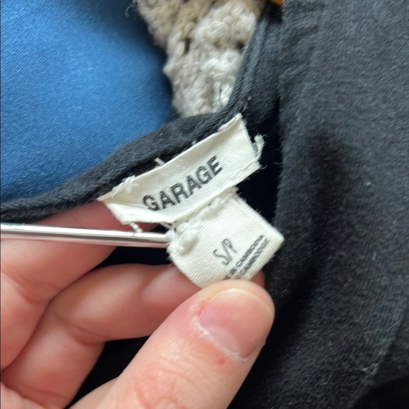 Elegant Black Dress - Picture 2 of 6